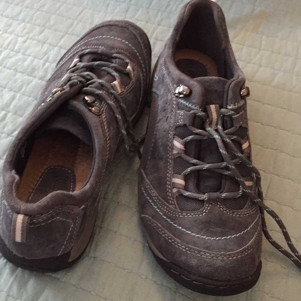 Gray Earth Origins suede tie shoes